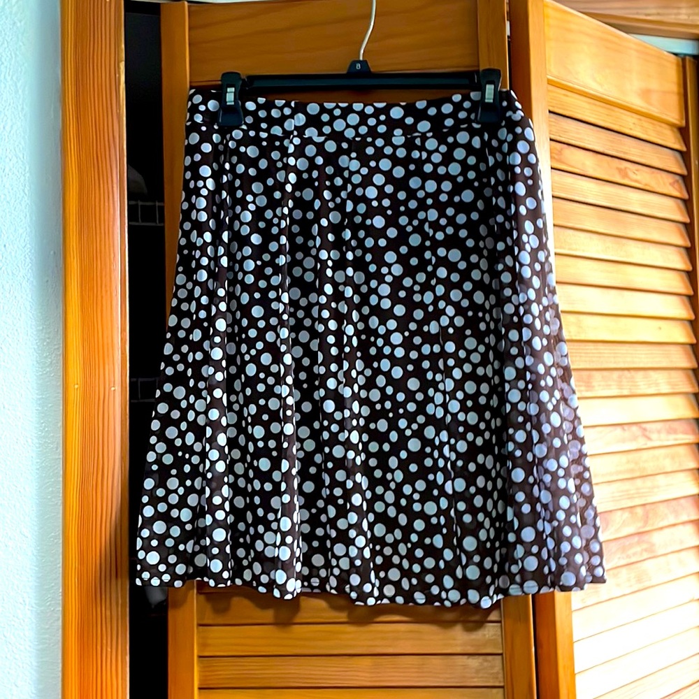Brown and white short skirt